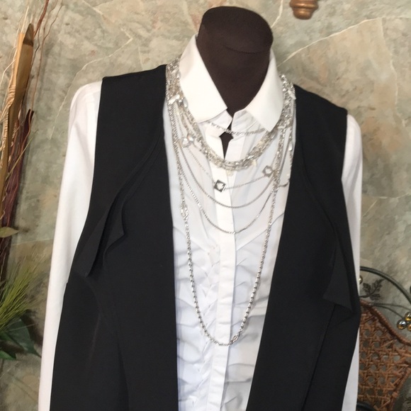 Simply Emma. 🌹 Stunning Deep rich black double layered long vest. - Picture 3 of 11